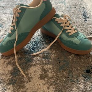 Stylish Teal Sneakers for Women